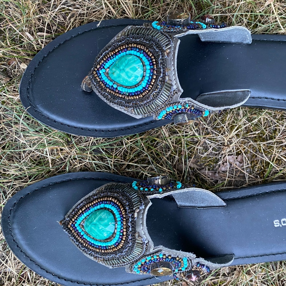 Chicos Amber diamonte jeweled thong sandal size 10. Worn 1x. EUC.